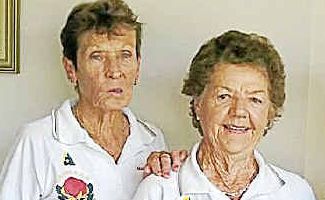 Red hot: Hibiscus Pairs winners Maureen Smith and Elsie Hunter from Casino RSM with Lauris White from Harvey World Travel. Red hot: Hibiscus Pairs winners Maureen Smith and Elsie Hunter from Casino RSM with Lauris White from Harvey World Travel.